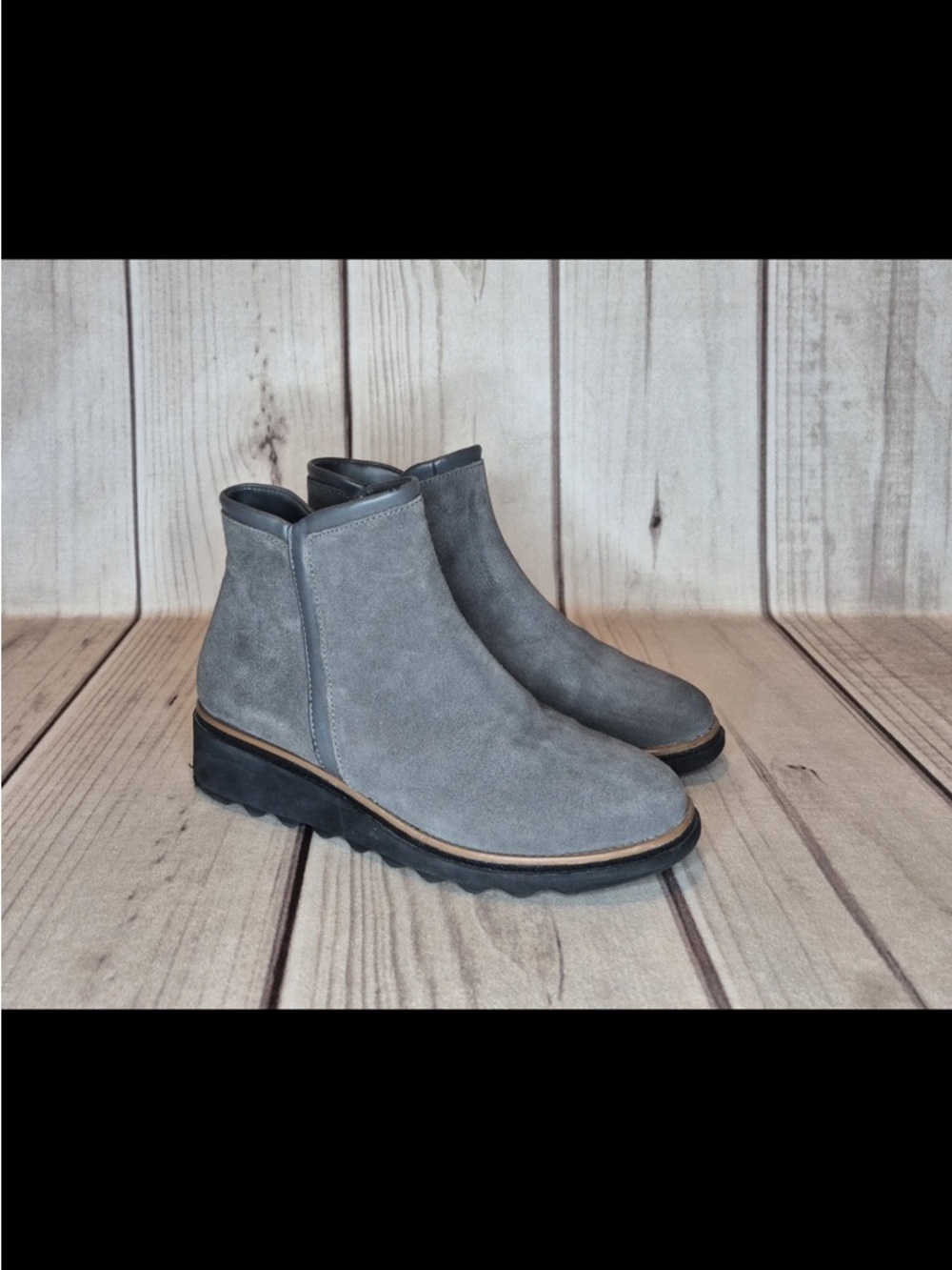 Clarks Sharon Heights Women's Size 7.5 M Gray Suede Casual Wedge Ankle Boots